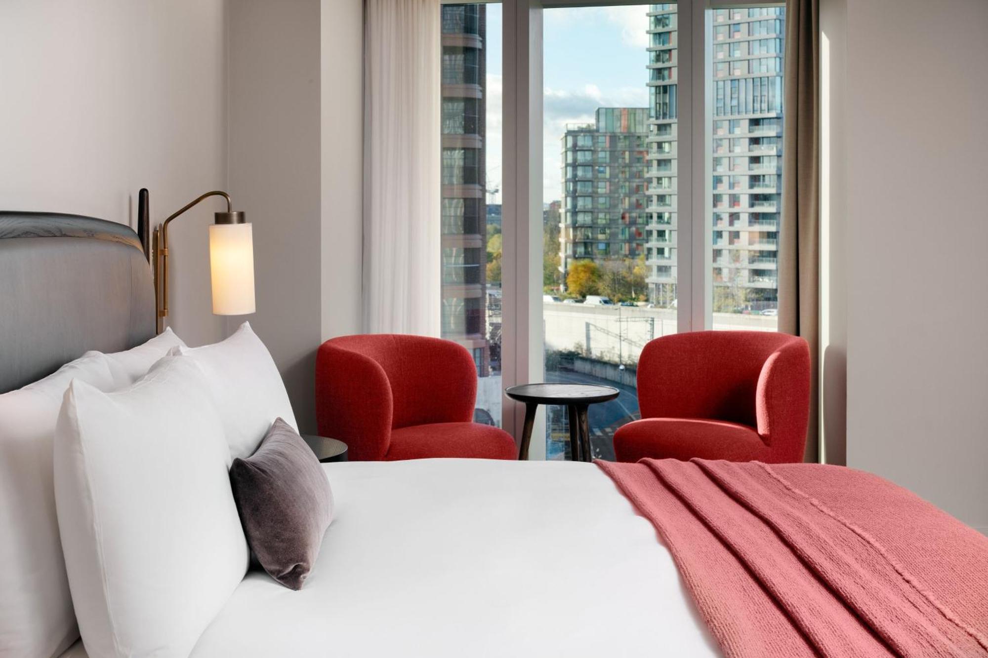 The Stratford, Autograph Collection Hotel London Kültér fotó A guest room at the Hotel 57