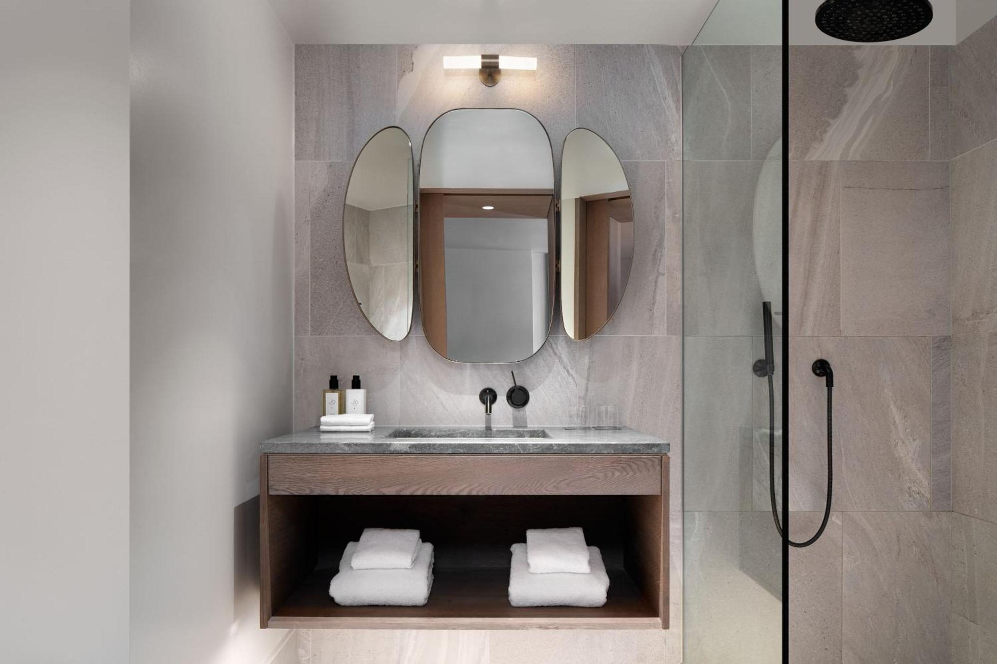 The Stratford, Autograph Collection Hotel London Kültér fotó Bathroom